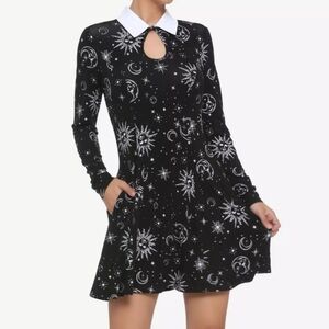 Hot Topic Black & White Celestial Keyhole Long-Sleeve Collared Dress. Size M